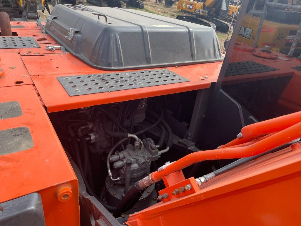 Hitachi ZX 240 - Bager gusjeničar: slika Hitachi ZX 240 - Bager gusjeničar Hitachi ZX 240 - Bager gusjeničar: slika Hitachi ZX 240 - Bager gusjeničar