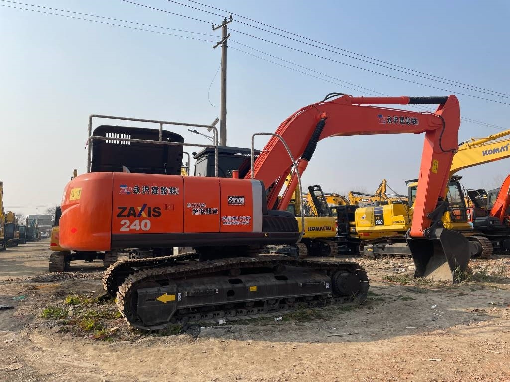 Zakup Hitachi ZX 240  Hitachi ZX 240: slika Zakup Hitachi ZX 240  Hitachi ZX 240