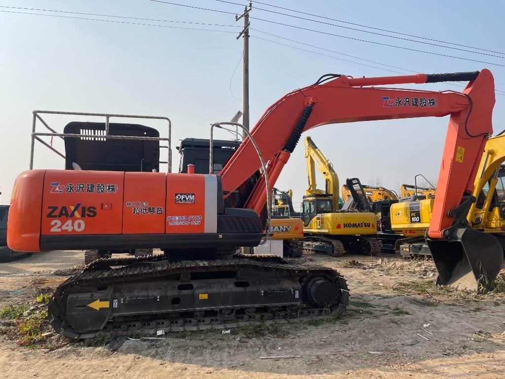 Zakup Hitachi ZX 240  Hitachi ZX 240: slika Zakup Hitachi ZX 240  Hitachi ZX 240