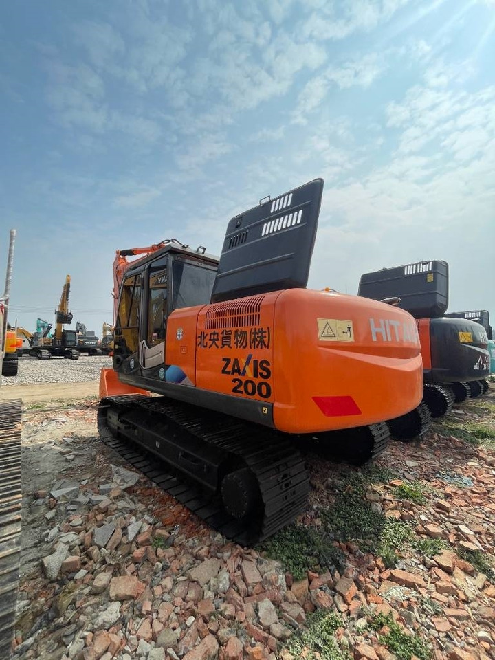 Bager gusjeničar Hitachi Zaxis 200 LC: slika Bager gusjeničar Hitachi Zaxis 200 LC Bager gusjeničar Hitachi Zaxis 200 LC: slika Bager gusjeničar Hitachi Zaxis 200 LC