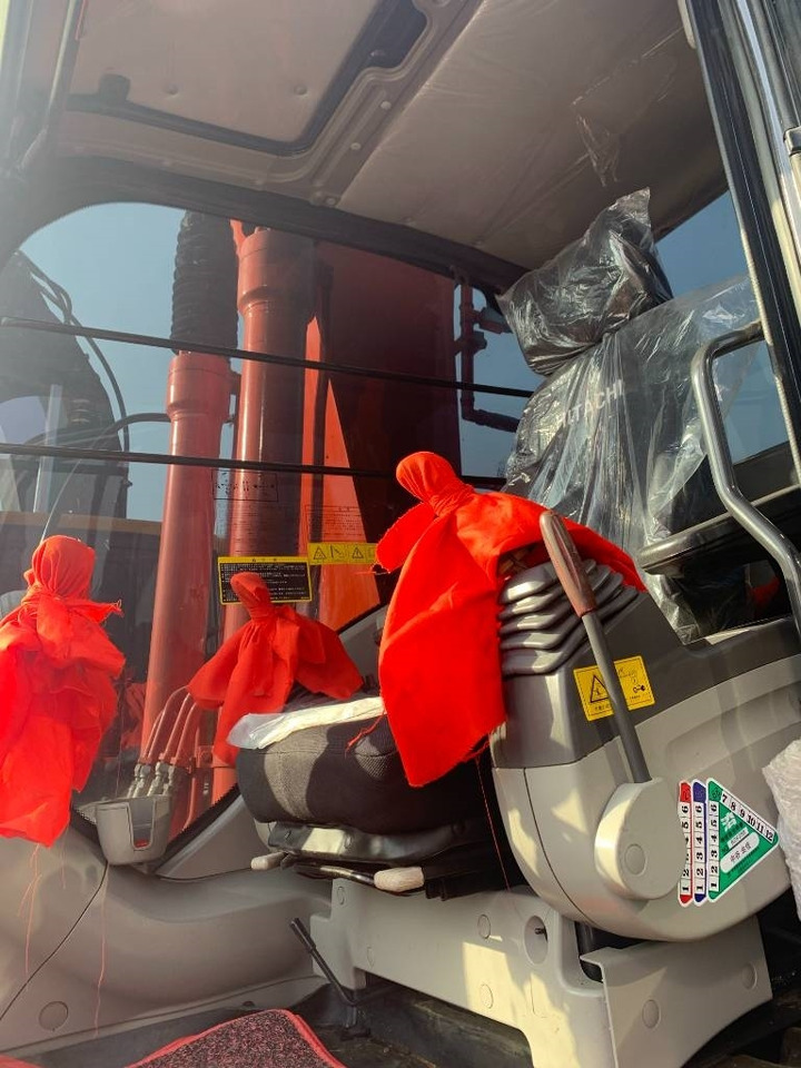 Hitachi Zaxis 200 LC - Bager gusjeničar: slika Hitachi Zaxis 200 LC - Bager gusjeničar Hitachi Zaxis 200 LC - Bager gusjeničar: slika Hitachi Zaxis 200 LC - Bager gusjeničar