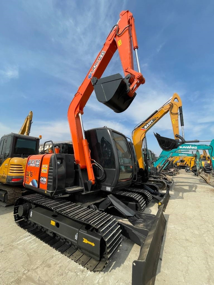 Hitachi Zaxis 70 - Bager gusjeničar: slika Hitachi Zaxis 70 - Bager gusjeničar Hitachi Zaxis 70 - Bager gusjeničar: slika Hitachi Zaxis 70 - Bager gusjeničar