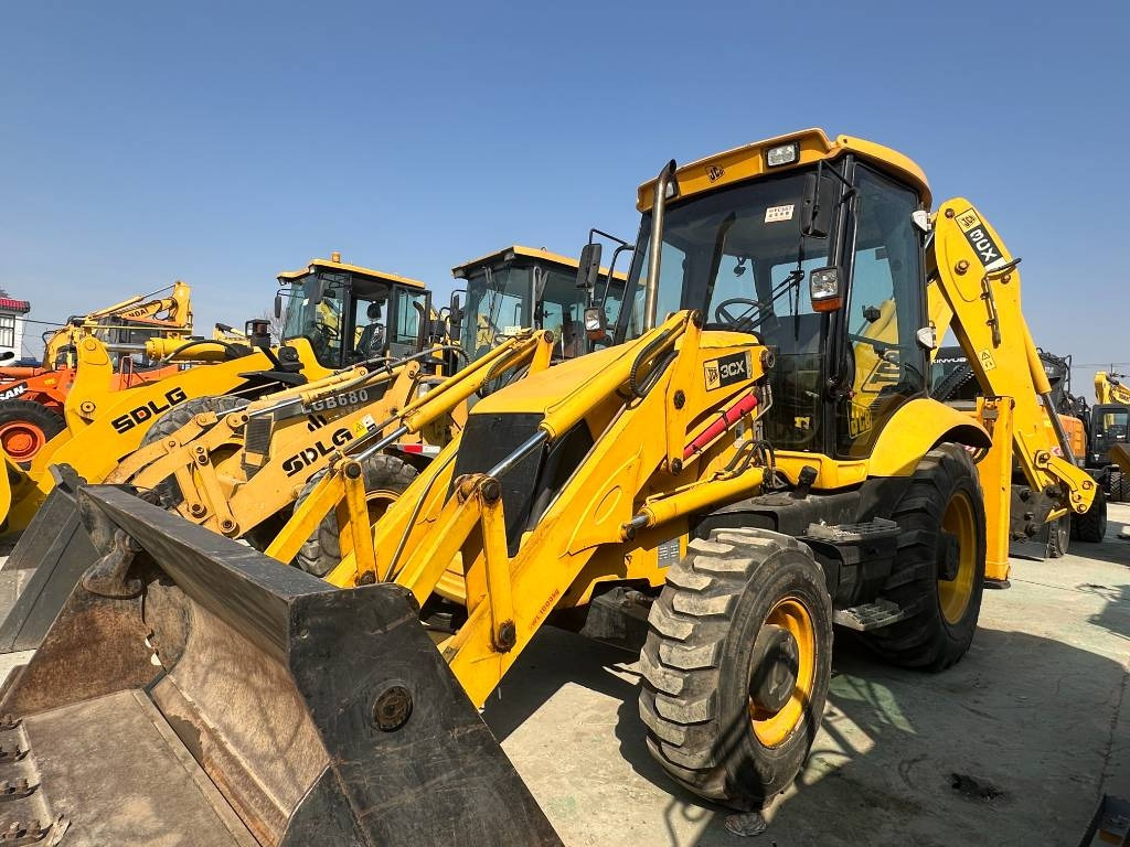 JCB 3 XC - Rovokopač-utovarivač: slika JCB 3 XC - Rovokopač-utovarivač JCB 3 XC - Rovokopač-utovarivač: slika JCB 3 XC - Rovokopač-utovarivač