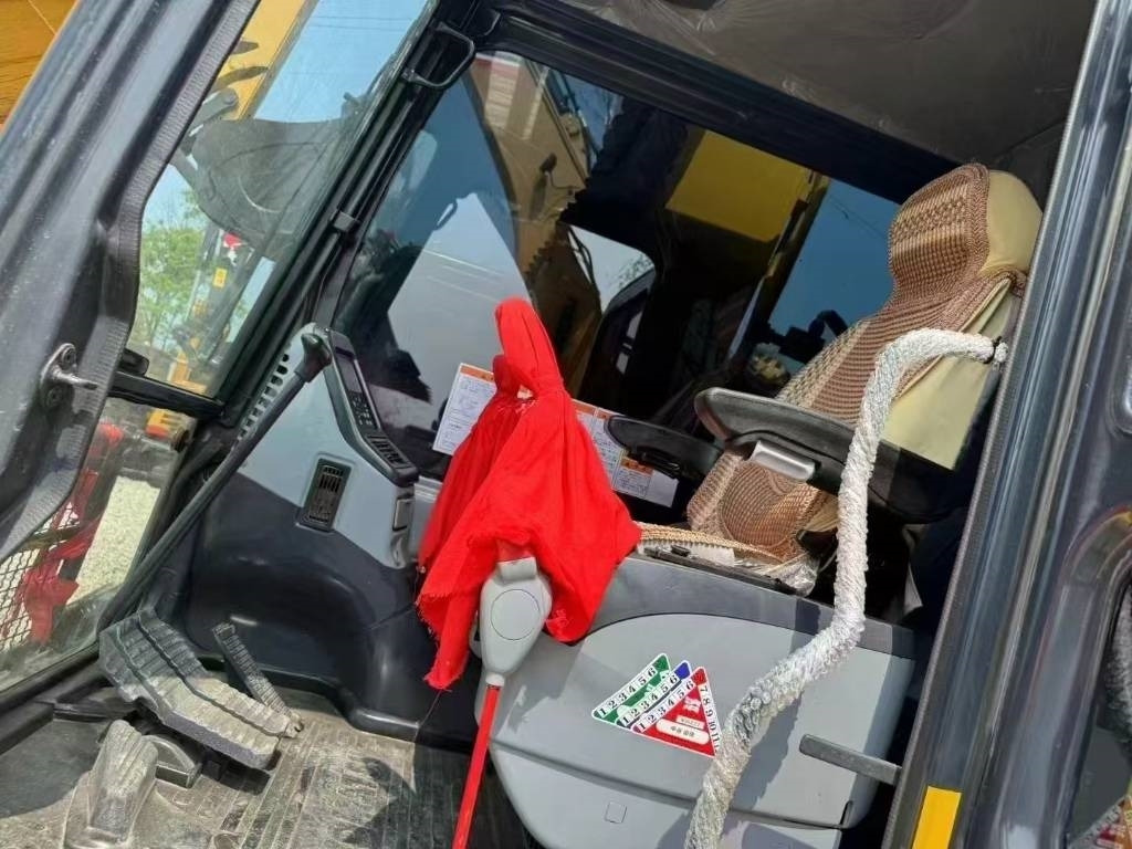 Komatsu PC 130 - Bager gusjeničar: slika Komatsu PC 130 - Bager gusjeničar Komatsu PC 130 - Bager gusjeničar: slika Komatsu PC 130 - Bager gusjeničar