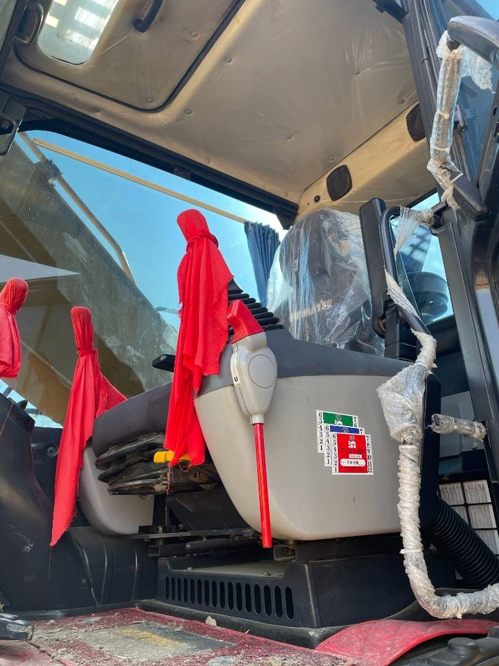 Komatsu PC 210 - Bager gusjeničar: slika Komatsu PC 210 - Bager gusjeničar Komatsu PC 210 - Bager gusjeničar: slika Komatsu PC 210 - Bager gusjeničar