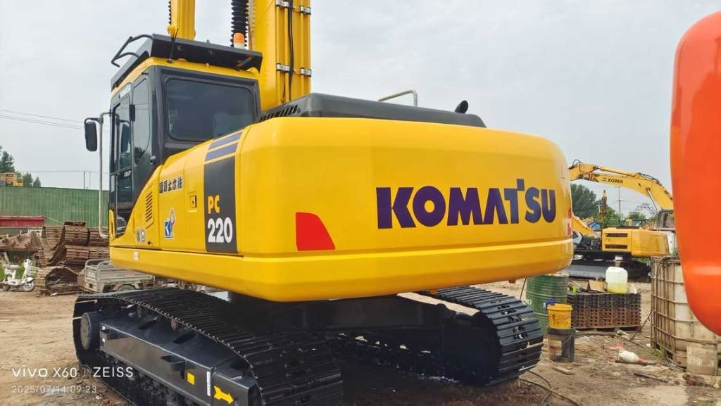 Komatsu PC 220-7 - Bager gusjeničar: slika Komatsu PC 220-7 - Bager gusjeničar Komatsu PC 220-7 - Bager gusjeničar: slika Komatsu PC 220-7 - Bager gusjeničar