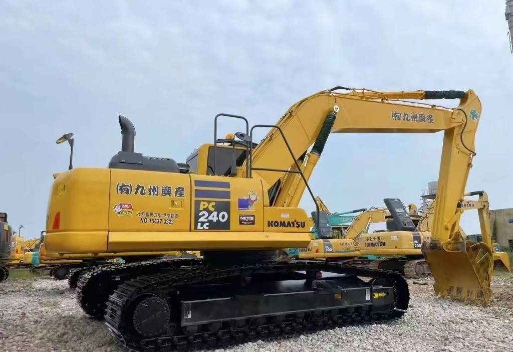 Komatsu PC 240 - Bager gusjeničar: slika Komatsu PC 240 - Bager gusjeničar Komatsu PC 240 - Bager gusjeničar: slika Komatsu PC 240 - Bager gusjeničar