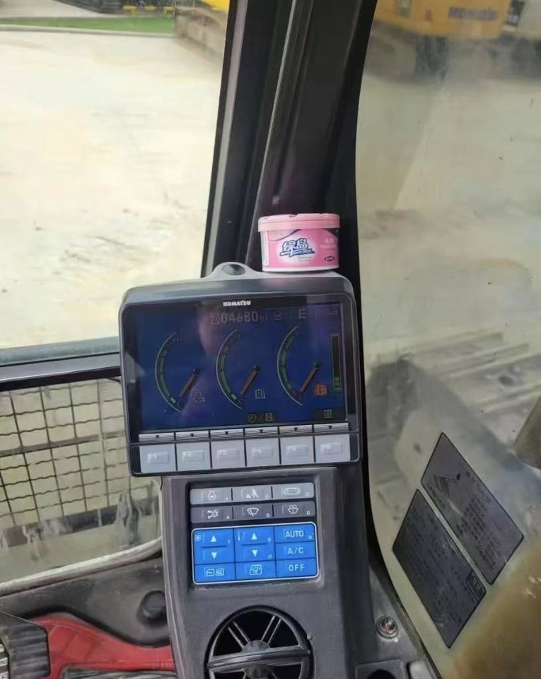 Komatsu PC 460-8 - Bager gusjeničar: slika Komatsu PC 460-8 - Bager gusjeničar Komatsu PC 460-8 - Bager gusjeničar: slika Komatsu PC 460-8 - Bager gusjeničar