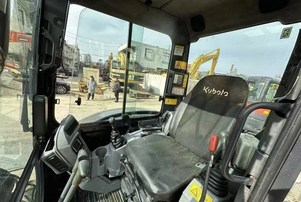 Kubota 163 - Bager gusjeničar: slika Kubota 163 - Bager gusjeničar Kubota 163 - Bager gusjeničar: slika Kubota 163 - Bager gusjeničar