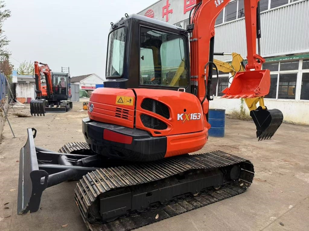 Kubota 163 - Bager gusjeničar: slika Kubota 163 - Bager gusjeničar Kubota 163 - Bager gusjeničar: slika Kubota 163 - Bager gusjeničar
