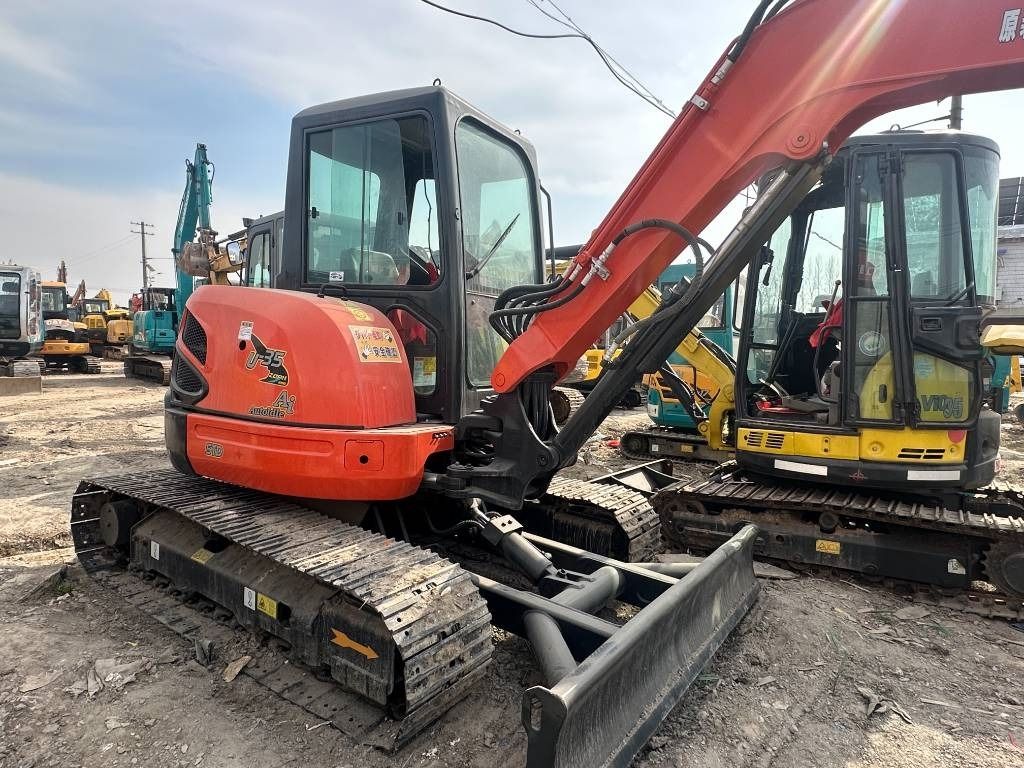 Kubota U 35 - Mini bager: slika Kubota U 35 - Mini bager Kubota U 35 - Mini bager: slika Kubota U 35 - Mini bager