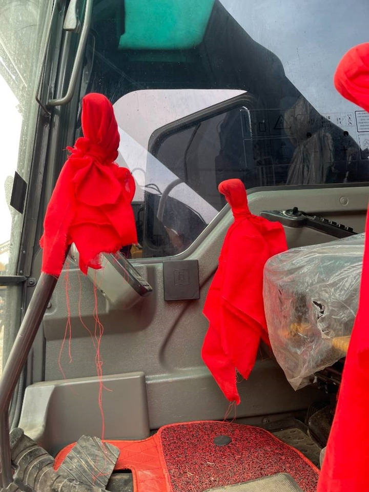 Volvo EC 240 - Bager gusjeničar: slika Volvo EC 240 - Bager gusjeničar Volvo EC 240 - Bager gusjeničar: slika Volvo EC 240 - Bager gusjeničar