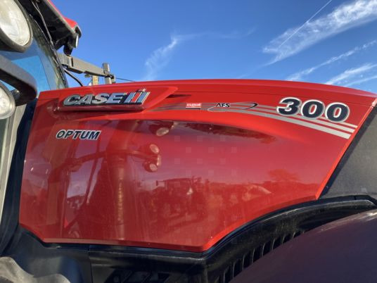 Case IH OPTUM 300 CVX - Traktor: slika Case IH OPTUM 300 CVX - Traktor Case IH OPTUM 300 CVX - Traktor: slika Case IH OPTUM 300 CVX - Traktor