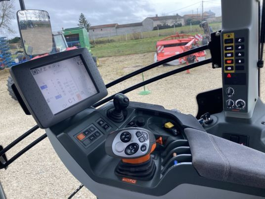 Claas AXION 820 CEBIS - Traktor: slika Claas AXION 820 CEBIS - Traktor Claas AXION 820 CEBIS - Traktor: slika Claas AXION 820 CEBIS - Traktor