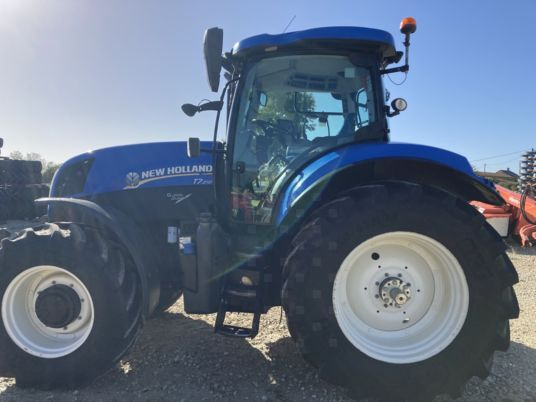 New Holland T7.210 - Traktor: slika New Holland T7.210 - Traktor New Holland T7.210 - Traktor: slika New Holland T7.210 - Traktor