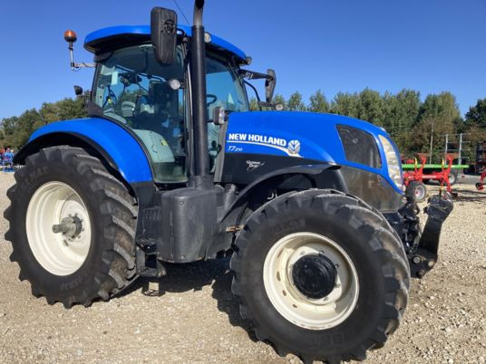 New Holland T7.210 - Traktor: slika New Holland T7.210 - Traktor New Holland T7.210 - Traktor: slika New Holland T7.210 - Traktor
