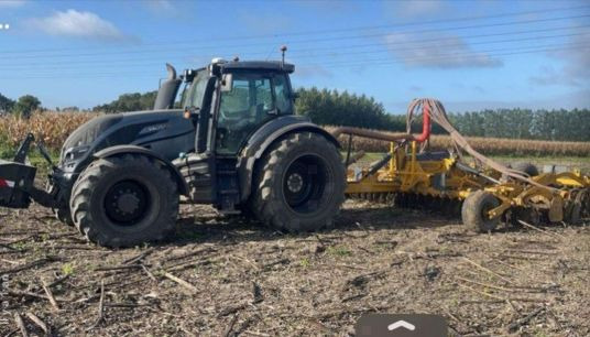 Valtra T174 VERSU - Traktor: slika Valtra T174 VERSU - Traktor Valtra T174 VERSU - Traktor: slika Valtra T174 VERSU - Traktor