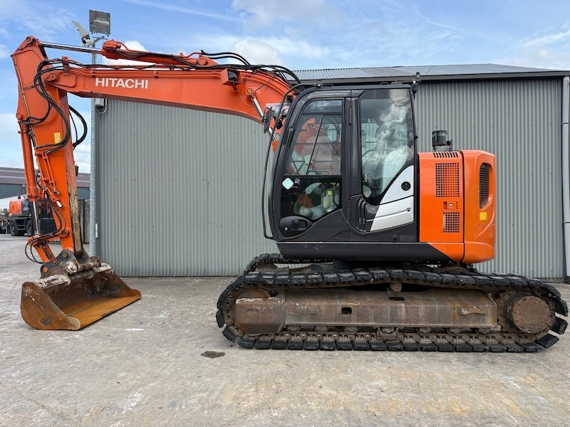 Hitachi ZX 135 US-5B - Bager gusjeničar: slika Hitachi ZX 135 US-5B - Bager gusjeničar Hitachi ZX 135 US-5B - Bager gusjeničar: slika Hitachi ZX 135 US-5B - Bager gusjeničar