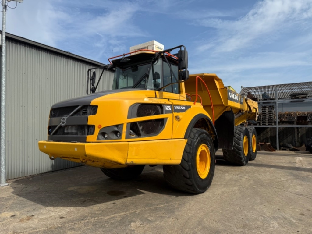 Volvo A 25 G - Zglobni istovarivač: slika Volvo A 25 G - Zglobni istovarivač Volvo A 25 G - Zglobni istovarivač: slika Volvo A 25 G - Zglobni istovarivač