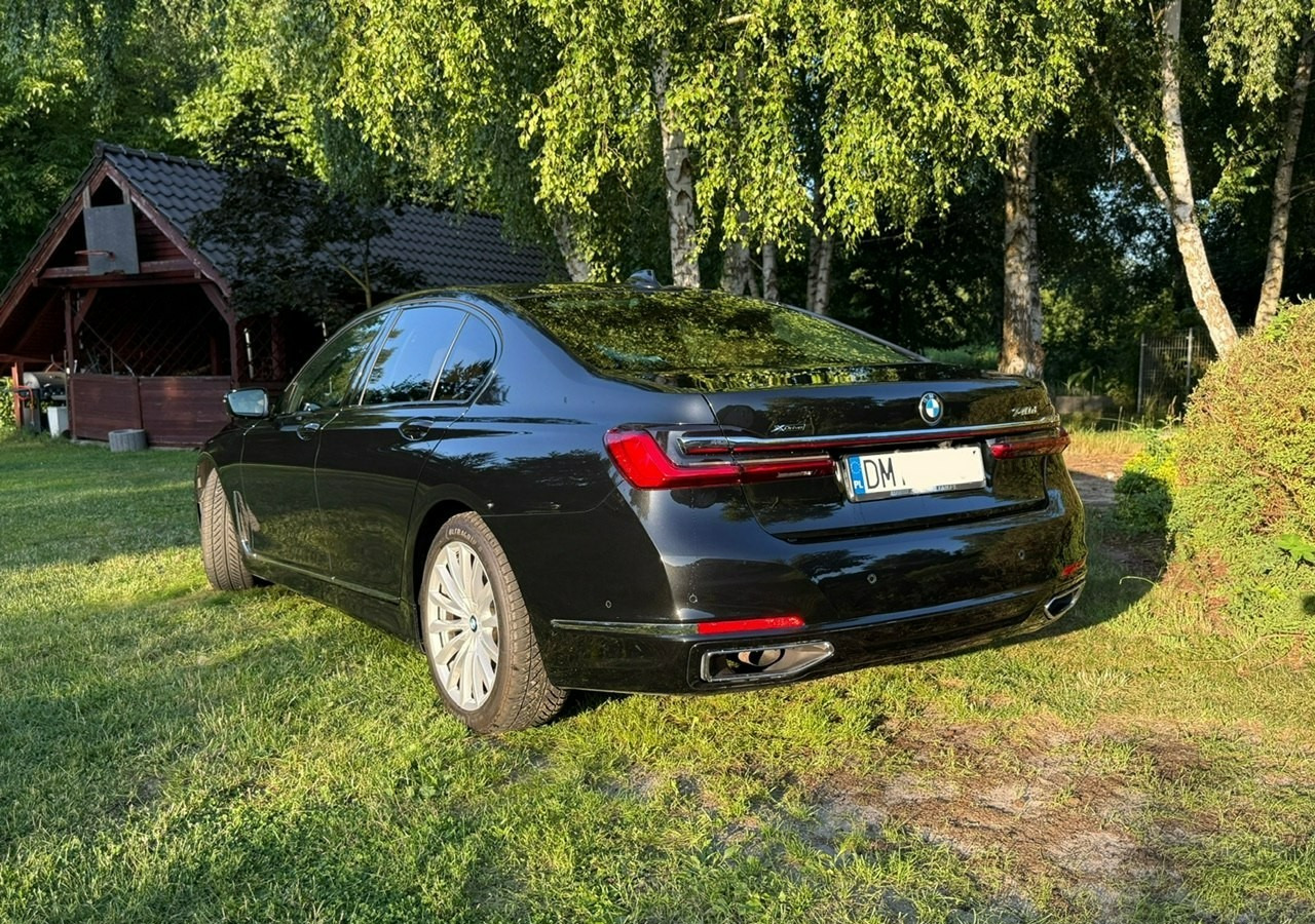 BMW SERIA 7 II (G11/G12) BMW SERIA 7 740d Xdrive 340KM Luxury+Exclusive Masaże Adaptiv Oś Lasery 2022 FV2 - Limuzina: slika BMW SERIA 7 II (G11/G12) BMW SERIA 7 740d Xdrive 340KM Luxury+Exclusive Masaże Adaptiv Oś Lasery 2022 FV2 - Limuzina BMW SERIA 7 II (G11/G12) BMW SERIA 7 740d Xdrive 340KM Luxury+Exclusive Masaże Adaptiv Oś Lasery 2022 FV2 - Limuzina: slika BMW SERIA 7 II (G11/G12) BMW SERIA 7 740d Xdrive 340KM Luxury+Exclusive Masaże Adaptiv Oś Lasery 2022 FV2 - Limuzina