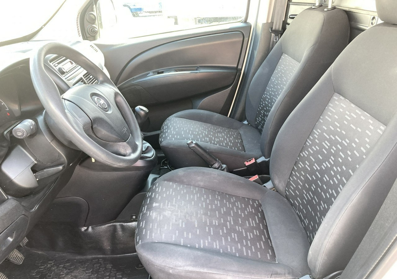 Furgon Fiat Doblo Fiat Doblo 1,3 jtd ECO Flex chłodnia do leków 2013: slika Furgon Fiat Doblo Fiat Doblo 1,3 jtd ECO Flex chłodnia do leków 2013