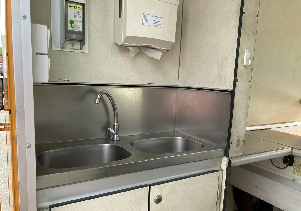 Kamion za prodaju brze hrane Fiat Ducato Autosklep wędlin Gastronomiczny Food Truck Foodtruck Sklep bar Borco: slika Kamion za prodaju brze hrane Fiat Ducato Autosklep wędlin Gastronomiczny Food Truck Foodtruck Sklep bar Borco