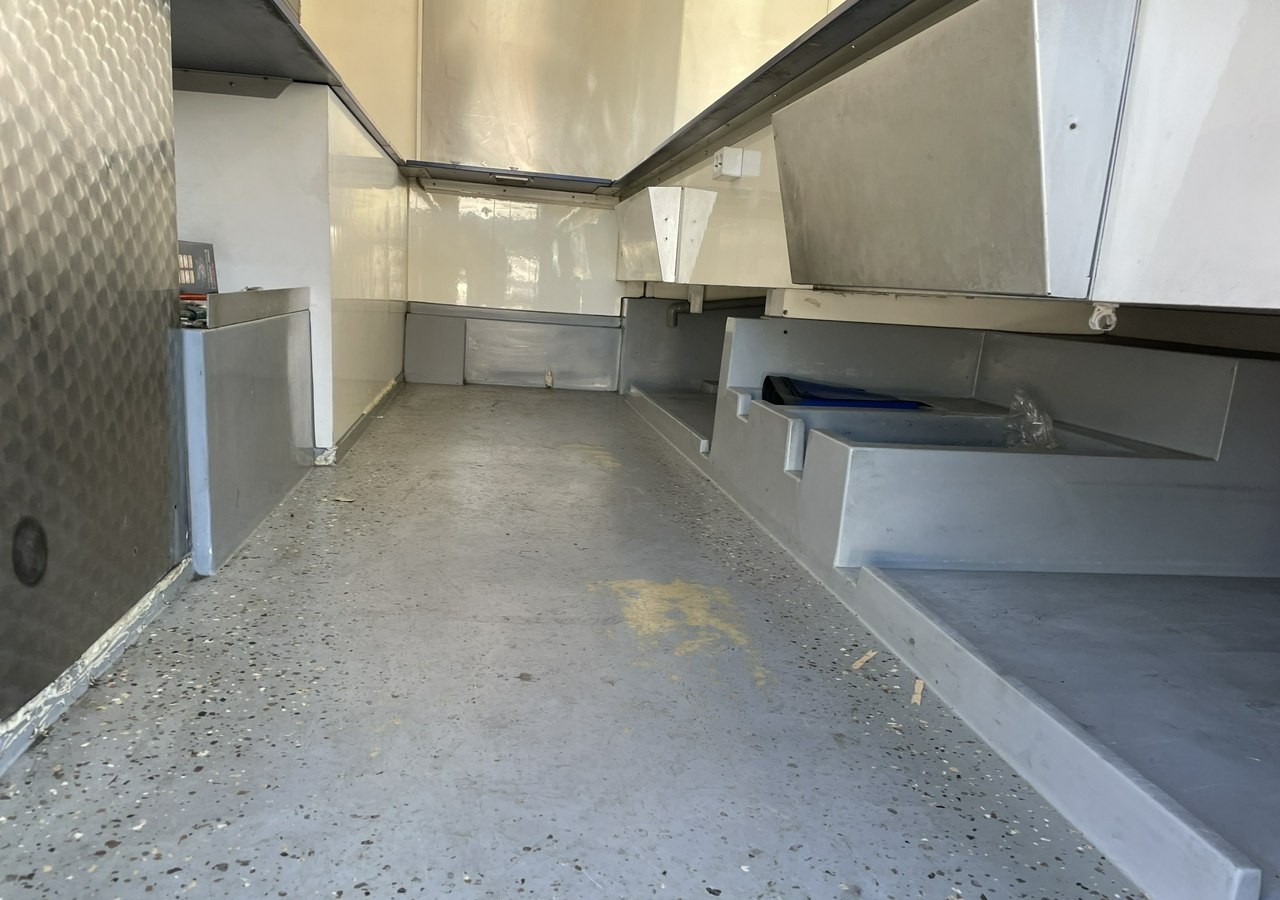 Kamion za prodaju brze hrane Fiat Ducato Autosklep wędlin Ryb Gastronomiczny Food Truck Foodtruck Sklep 2006: slika Kamion za prodaju brze hrane Fiat Ducato Autosklep wędlin Ryb Gastronomiczny Food Truck Foodtruck Sklep 2006