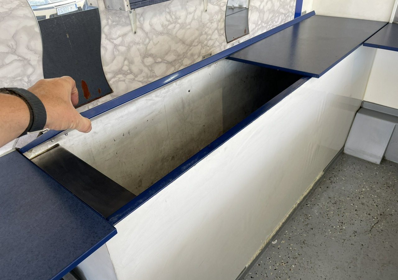 Kamion za prodaju brze hrane Fiat Ducato Autosklep wędlin Ryb Gastronomiczny Food Truck Foodtruck Sklep 2006: slika Kamion za prodaju brze hrane Fiat Ducato Autosklep wędlin Ryb Gastronomiczny Food Truck Foodtruck Sklep 2006