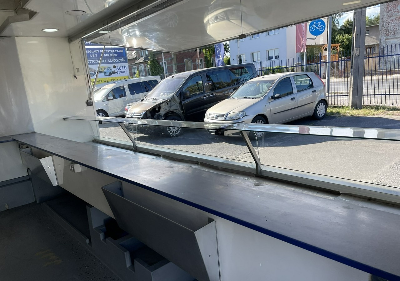 Kamion za prodaju brze hrane Fiat Ducato Autosklep wędlin Ryb Gastronomiczny Food Truck Foodtruck Sklep 2006: slika Kamion za prodaju brze hrane Fiat Ducato Autosklep wędlin Ryb Gastronomiczny Food Truck Foodtruck Sklep 2006
