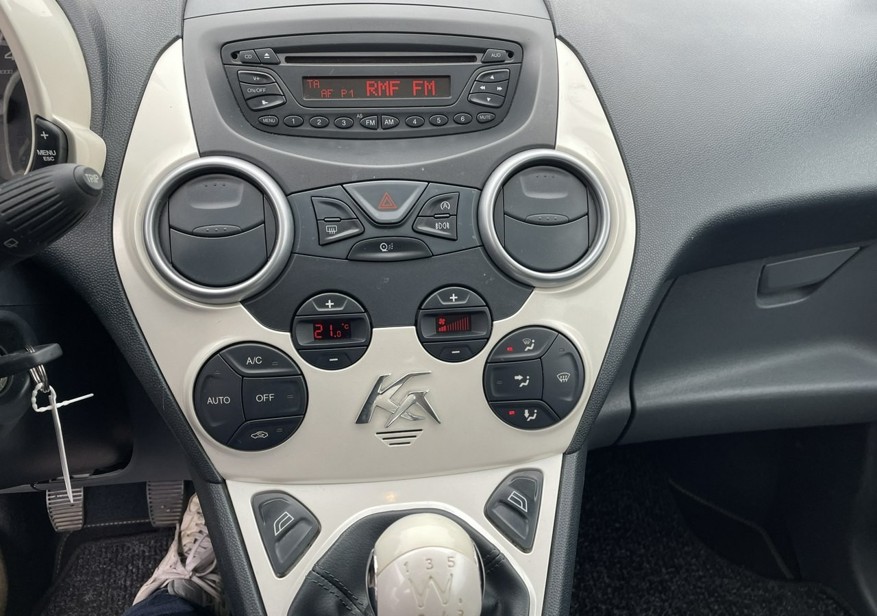 Ford KA II Ford KA 1.2 Champions Edition Klima Panorama 2012 - Hatchback: slika Ford KA II Ford KA 1.2 Champions Edition Klima Panorama 2012 - Hatchback Ford KA II Ford KA 1.2 Champions Edition Klima Panorama 2012 - Hatchback: slika Ford KA II Ford KA 1.2 Champions Edition Klima Panorama 2012 - Hatchback