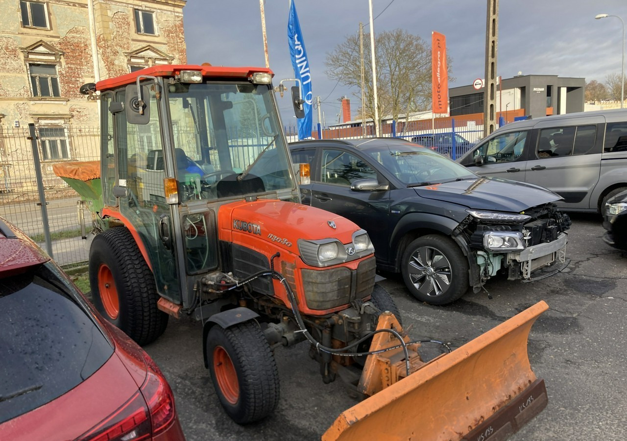 Inna Inny Traktor Kubota 4X4 B 3030 Odśnieżarka posypywarka Pług 2011 - Općinski traktor: slika Inna Inny Traktor Kubota 4X4 B 3030 Odśnieżarka posypywarka Pług 2011 - Općinski traktor Inna Inny Traktor Kubota 4X4 B 3030 Odśnieżarka posypywarka Pług 2011 - Općinski traktor: slika Inna Inny Traktor Kubota 4X4 B 3030 Odśnieżarka posypywarka Pług 2011 - Općinski traktor