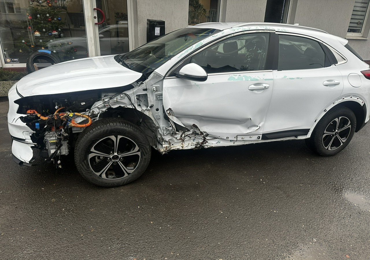 Kia Xceed 1.6 GDI Hybryda Plug-in 50 km na prądzie 2022 - Hatchback: slika Kia Xceed 1.6 GDI Hybryda Plug-in 50 km na prądzie 2022 - Hatchback Kia Xceed 1.6 GDI Hybryda Plug-in 50 km na prądzie 2022 - Hatchback: slika Kia Xceed 1.6 GDI Hybryda Plug-in 50 km na prądzie 2022 - Hatchback