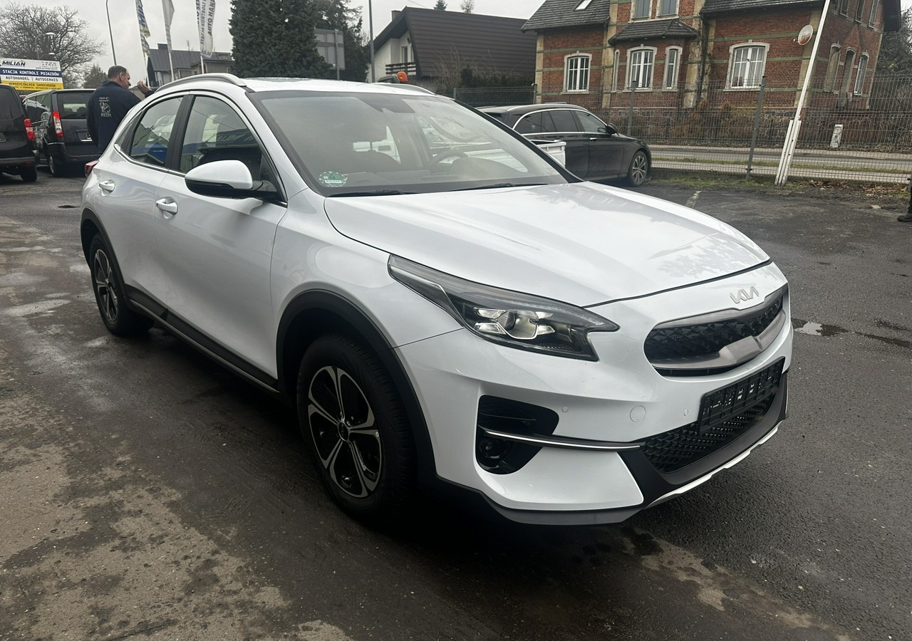 Kia Xceed 1.6 GDI Hybryda Plug-in 50 km na prądzie 2022 - Hatchback: slika Kia Xceed 1.6 GDI Hybryda Plug-in 50 km na prądzie 2022 - Hatchback Kia Xceed 1.6 GDI Hybryda Plug-in 50 km na prądzie 2022 - Hatchback: slika Kia Xceed 1.6 GDI Hybryda Plug-in 50 km na prądzie 2022 - Hatchback