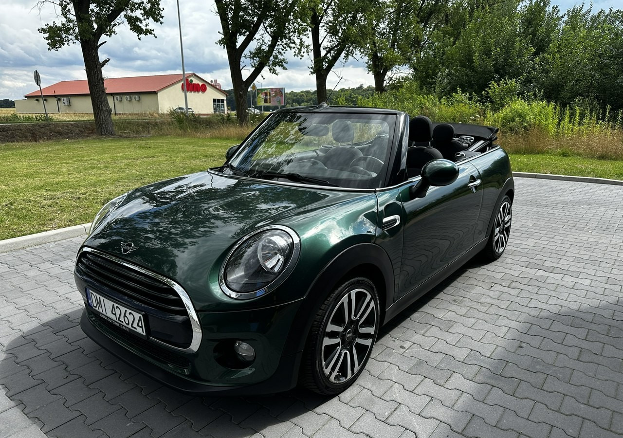 MINI Cabrio II Mini Cabrio Bogata wersja 38tkm Model 2019 - Automobil: slika MINI Cabrio II Mini Cabrio Bogata wersja 38tkm Model 2019 - Automobil MINI Cabrio II Mini Cabrio Bogata wersja 38tkm Model 2019 - Automobil: slika MINI Cabrio II Mini Cabrio Bogata wersja 38tkm Model 2019 - Automobil