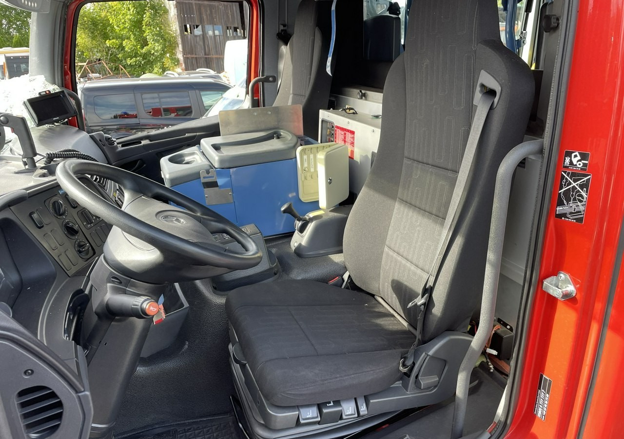 Vatrogasno vozilo Mercedes-Benz Atego Mercedes Atego 1529 LF20 Straż Pożarna 4X4 Wóż Strażacki 6647km M201: slika Vatrogasno vozilo Mercedes-Benz Atego Mercedes Atego 1529 LF20 Straż Pożarna 4X4 Wóż Strażacki 6647km M201