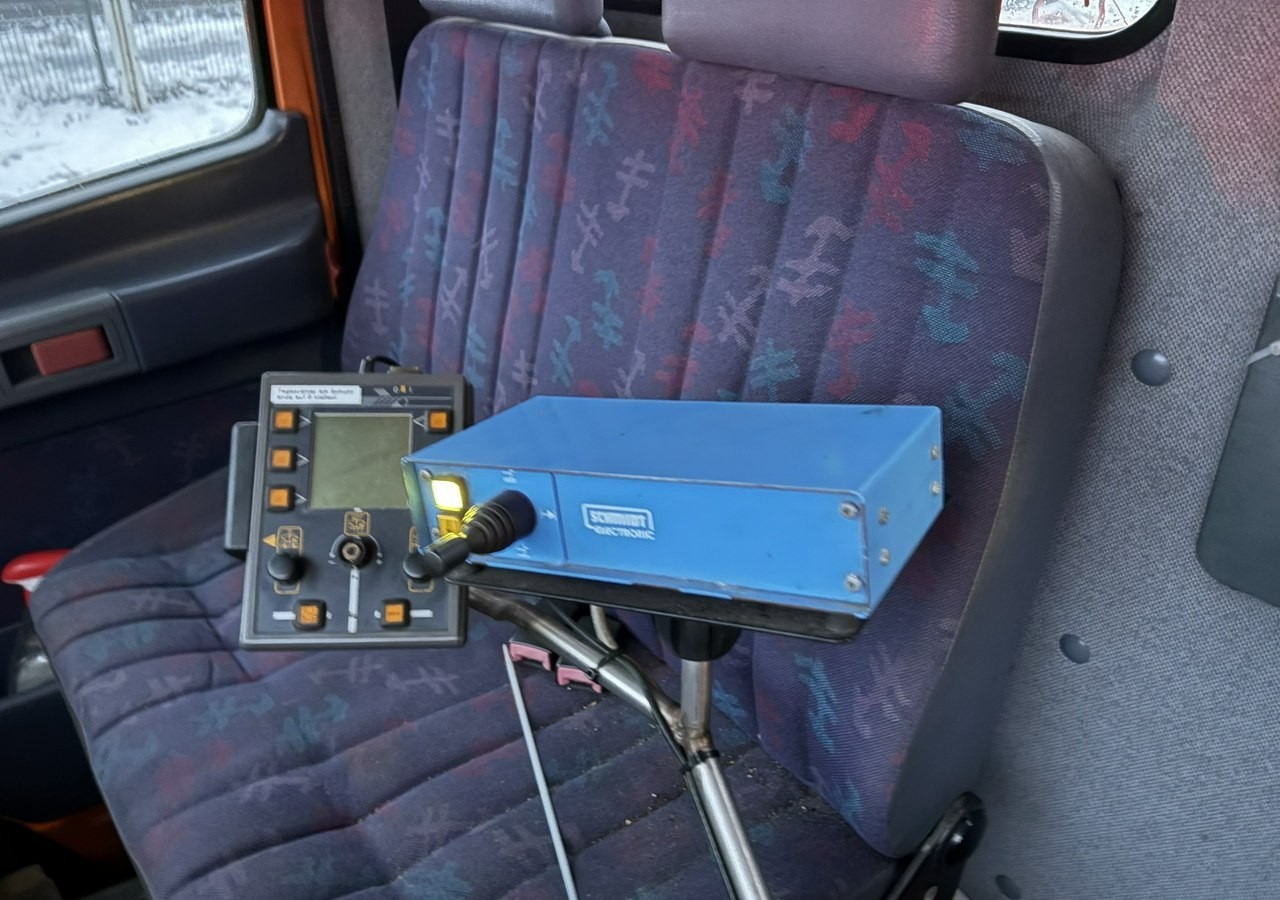 Mercedes-Benz Inny Mercedes-Benz Mercedes Vario 815 Wywrotka 4X4 2004 Pług posypywarka odśnieżarka - Vozilo za čišćenje snijega: slika Mercedes-Benz Inny Mercedes-Benz Mercedes Vario 815 Wywrotka 4X4 2004 Pług posypywarka odśnieżarka - Vozilo za čišćenje snijega Mercedes-Benz Inny Mercedes-Benz Mercedes Vario 815 Wywrotka 4X4 2004 Pług posypywarka odśnieżarka - Vozilo za čišćenje snijega: slika Mercedes-Benz Inny Mercedes-Benz Mercedes Vario 815 Wywrotka 4X4 2004 Pług posypywarka odśnieżarka - Vozilo za čišćenje snijega