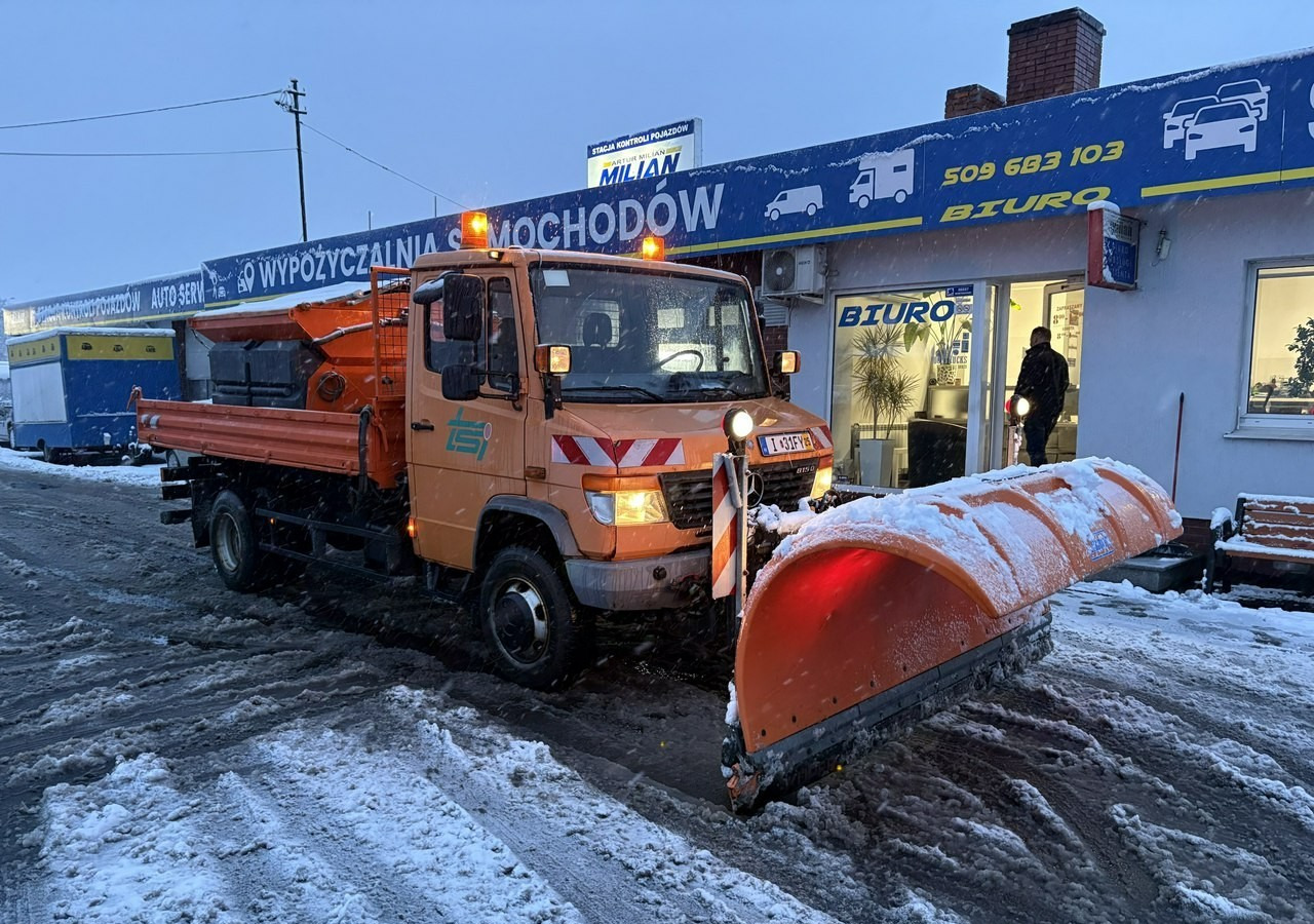 Mercedes-Benz Inny Mercedes-Benz Mercedes Vario 815 Wywrotka 4X4 2004 Pług posypywarka odśnieżarka - Vozilo za čišćenje snijega: slika Mercedes-Benz Inny Mercedes-Benz Mercedes Vario 815 Wywrotka 4X4 2004 Pług posypywarka odśnieżarka - Vozilo za čišćenje snijega Mercedes-Benz Inny Mercedes-Benz Mercedes Vario 815 Wywrotka 4X4 2004 Pług posypywarka odśnieżarka - Vozilo za čišćenje snijega: slika Mercedes-Benz Inny Mercedes-Benz Mercedes Vario 815 Wywrotka 4X4 2004 Pług posypywarka odśnieżarka - Vozilo za čišćenje snijega
