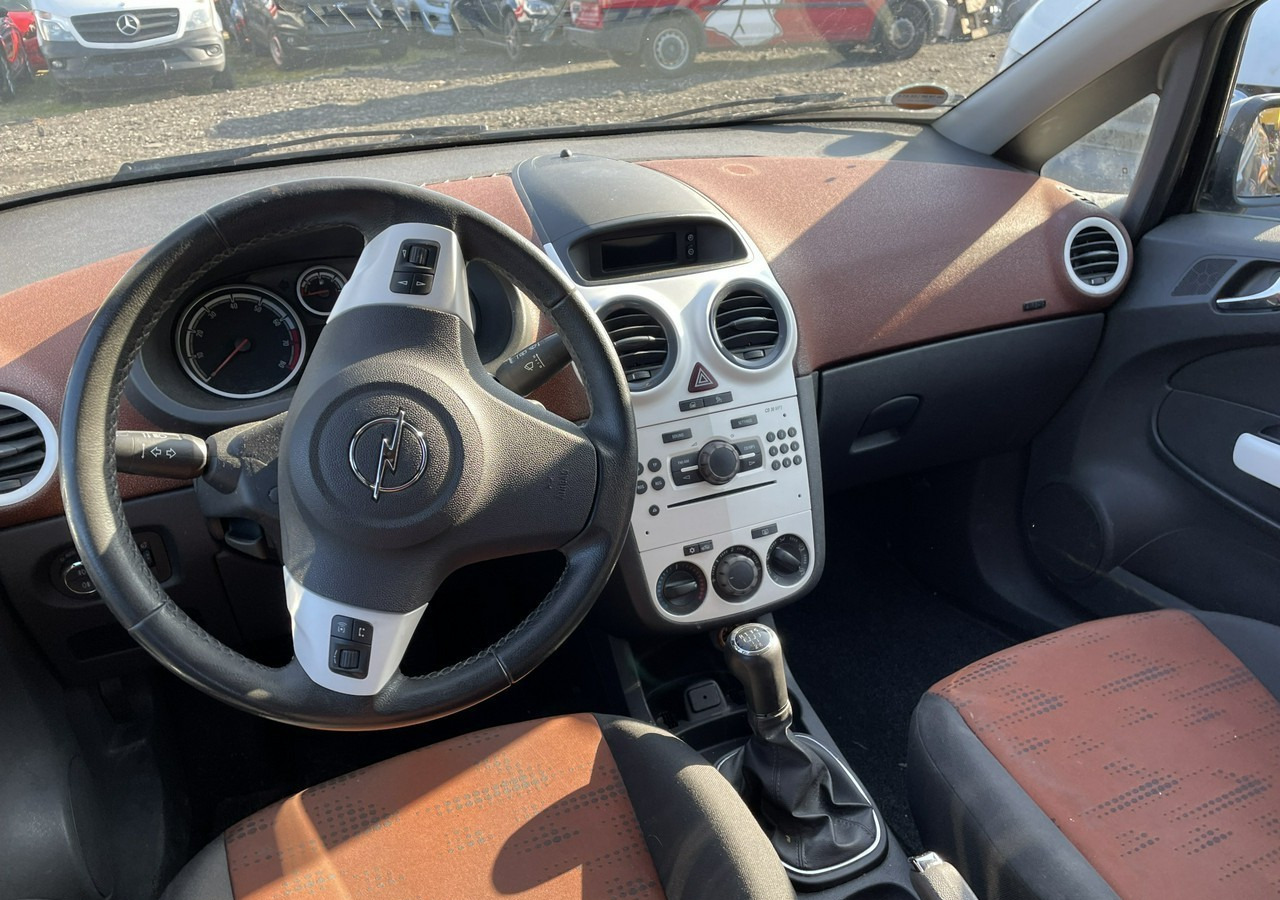 Opel Corsa D Corsa 1.4-87 KM Klima 2011 - Hatchback: slika Opel Corsa D Corsa 1.4-87 KM Klima 2011 - Hatchback Opel Corsa D Corsa 1.4-87 KM Klima 2011 - Hatchback: slika Opel Corsa D Corsa 1.4-87 KM Klima 2011 - Hatchback