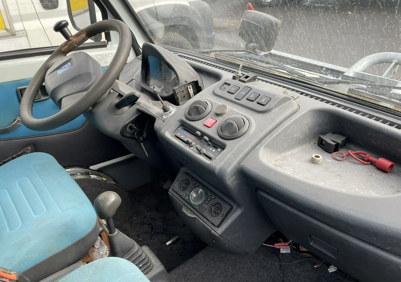 Piaggio Piaggio PFAU Wywrotka 4X4 posypywarka odśnieżarka pług 2009 - Vozilo za čišćenje snijega: slika Piaggio Piaggio PFAU Wywrotka 4X4 posypywarka odśnieżarka pług 2009 - Vozilo za čišćenje snijega Piaggio Piaggio PFAU Wywrotka 4X4 posypywarka odśnieżarka pług 2009 - Vozilo za čišćenje snijega: slika Piaggio Piaggio PFAU Wywrotka 4X4 posypywarka odśnieżarka pług 2009 - Vozilo za čišćenje snijega