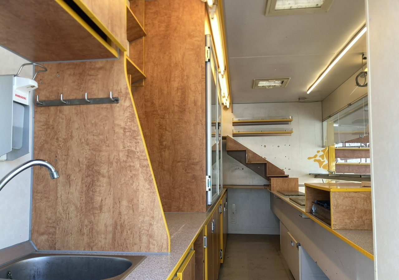 Kamion za prodaju brze hrane Renault Master Autosklep wędlin sklep bar Gastronomiczny Food Truck Foodtruck Borco: slika Kamion za prodaju brze hrane Renault Master Autosklep wędlin sklep bar Gastronomiczny Food Truck Foodtruck Borco