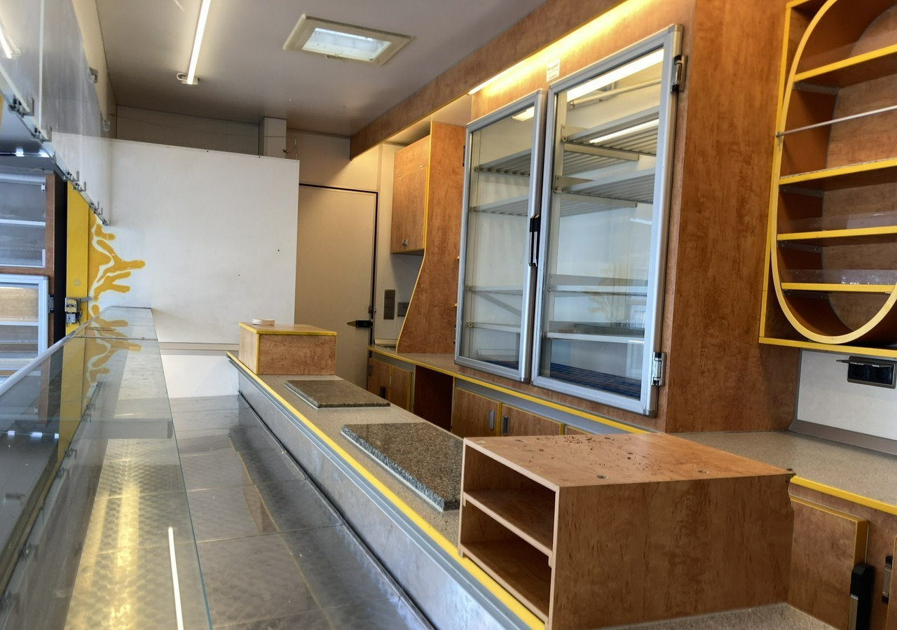 Kamion za prodaju brze hrane Renault Master Autosklep wędlin sklep bar Gastronomiczny Food Truck Foodtruck Borco: slika Kamion za prodaju brze hrane Renault Master Autosklep wędlin sklep bar Gastronomiczny Food Truck Foodtruck Borco
