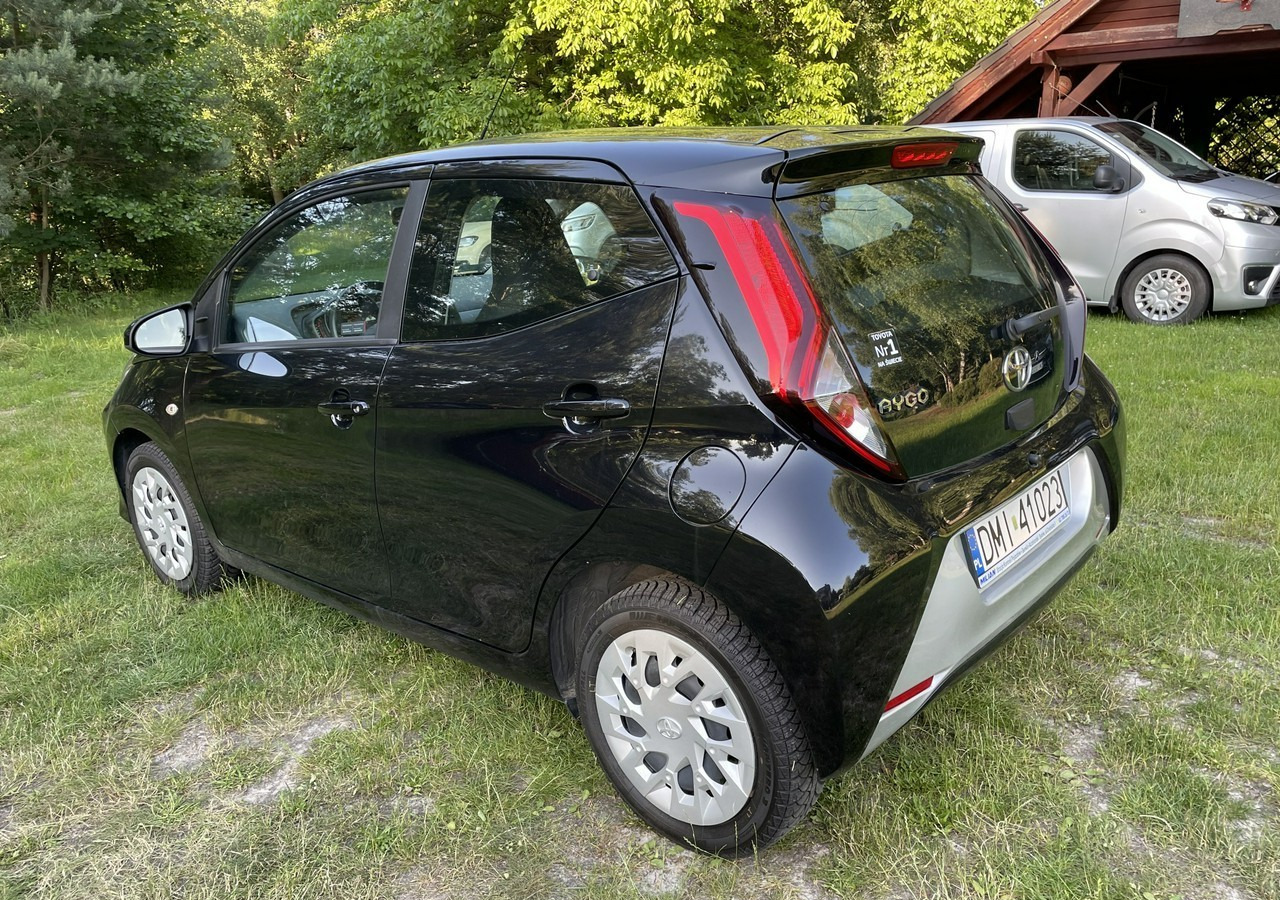 Toyota Aygo II Toyota Aygo 1.0-16V Klima Salon PL 24651km Model 2021 - Hatchback: slika Toyota Aygo II Toyota Aygo 1.0-16V Klima Salon PL 24651km Model 2021 - Hatchback Toyota Aygo II Toyota Aygo 1.0-16V Klima Salon PL 24651km Model 2021 - Hatchback: slika Toyota Aygo II Toyota Aygo 1.0-16V Klima Salon PL 24651km Model 2021 - Hatchback