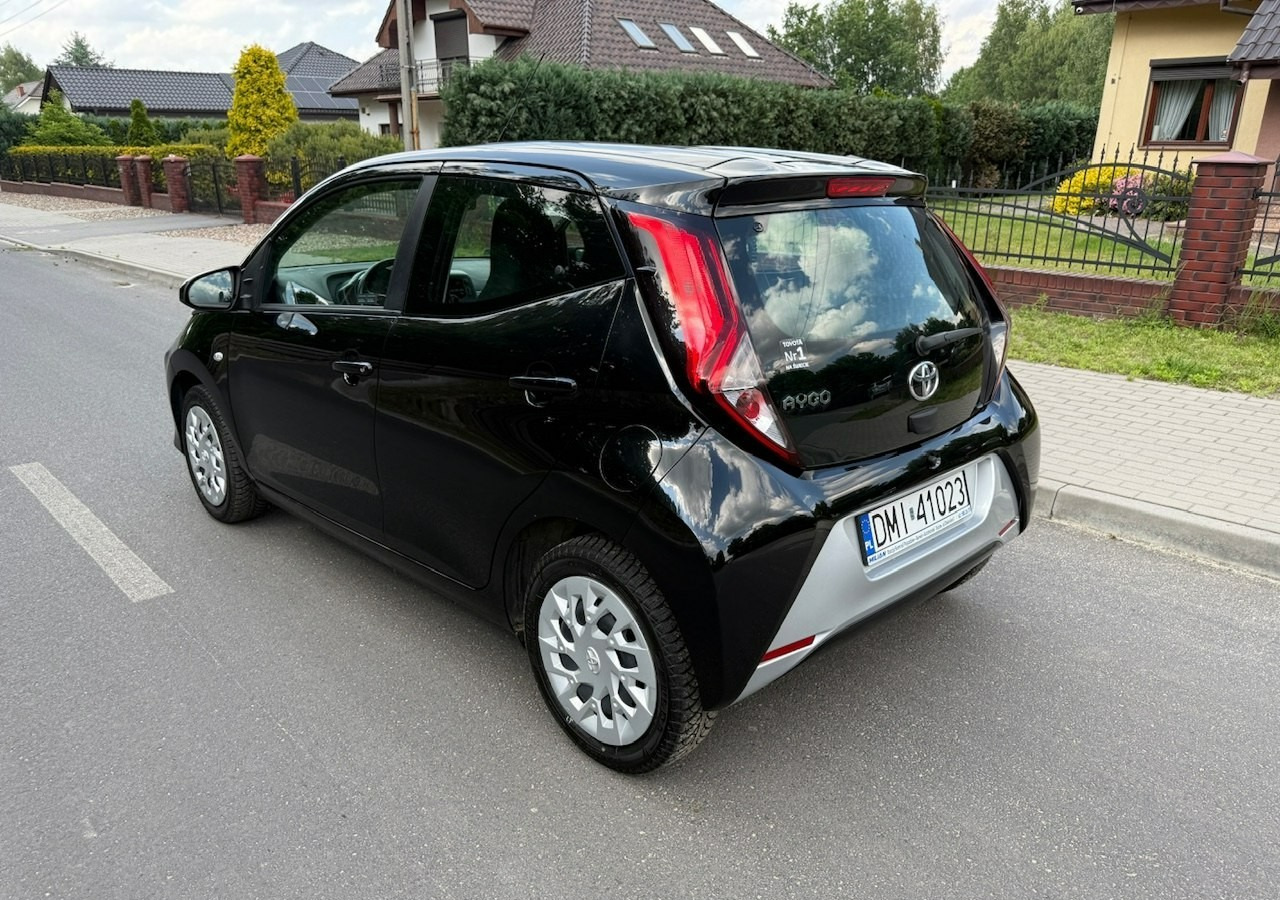 Toyota Aygo II Toyota Aygo 1.0-16V Klima Salon PL 24651km Model 2021 - Hatchback: slika  Toyota Aygo II Toyota Aygo 1.0-16V Klima Salon PL 24651km Model 2021 - Hatchback Toyota Aygo II Toyota Aygo 1.0-16V Klima Salon PL 24651km Model 2021 - Hatchback: slika  Toyota Aygo II Toyota Aygo 1.0-16V Klima Salon PL 24651km Model 2021 - Hatchback