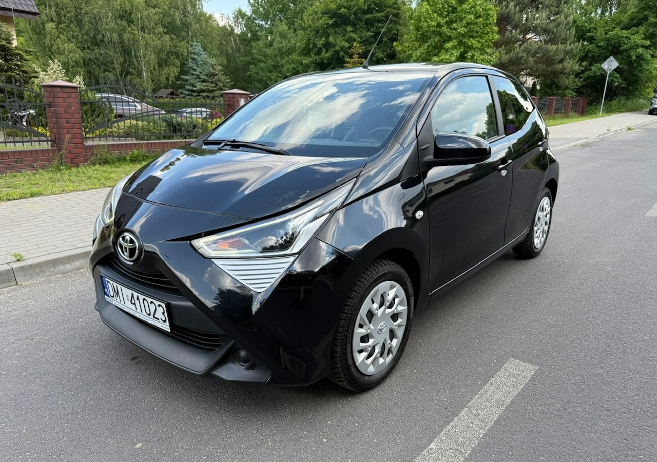 Toyota Aygo II Toyota Aygo 1.0-16V Klima Salon PL 24651km Model 2021 - Hatchback: slika  Toyota Aygo II Toyota Aygo 1.0-16V Klima Salon PL 24651km Model 2021 - Hatchback Toyota Aygo II Toyota Aygo 1.0-16V Klima Salon PL 24651km Model 2021 - Hatchback: slika  Toyota Aygo II Toyota Aygo 1.0-16V Klima Salon PL 24651km Model 2021 - Hatchback