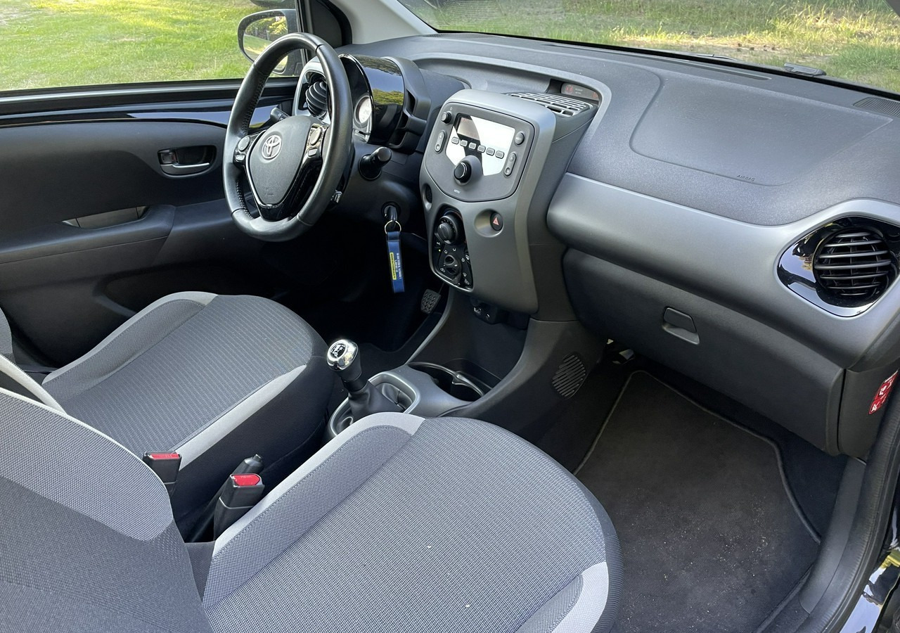 Toyota Aygo II Toyota Aygo 1.0-16V Klima Salon PL 24651km Model 2021 - Hatchback: slika Toyota Aygo II Toyota Aygo 1.0-16V Klima Salon PL 24651km Model 2021 - Hatchback Toyota Aygo II Toyota Aygo 1.0-16V Klima Salon PL 24651km Model 2021 - Hatchback: slika Toyota Aygo II Toyota Aygo 1.0-16V Klima Salon PL 24651km Model 2021 - Hatchback