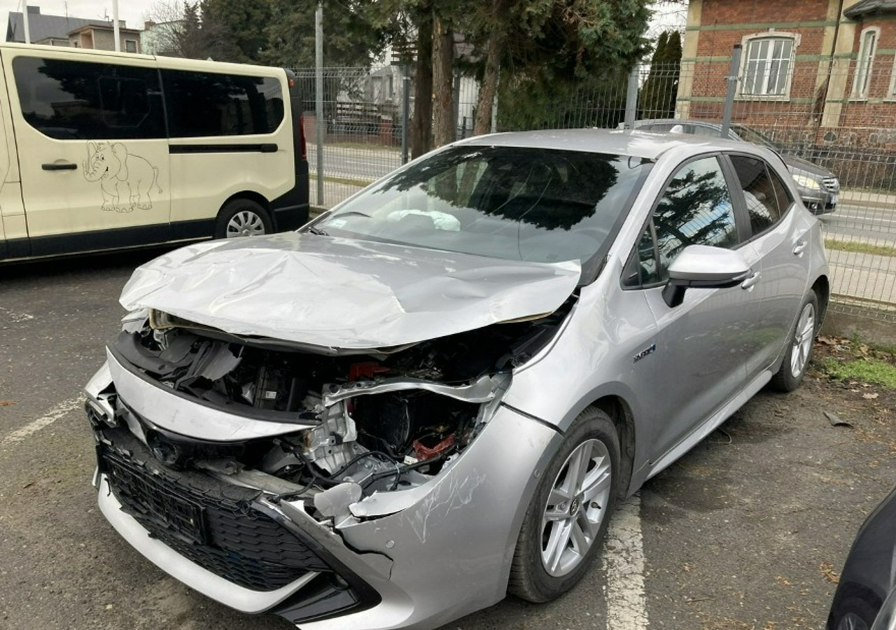 Toyota Corolla XII Corolla 1.8 Hybrid 102KM Comfort Salon PL 2020 - Hatchback: slika Toyota Corolla XII Corolla 1.8 Hybrid 102KM Comfort Salon PL 2020 - Hatchback Toyota Corolla XII Corolla 1.8 Hybrid 102KM Comfort Salon PL 2020 - Hatchback: slika Toyota Corolla XII Corolla 1.8 Hybrid 102KM Comfort Salon PL 2020 - Hatchback