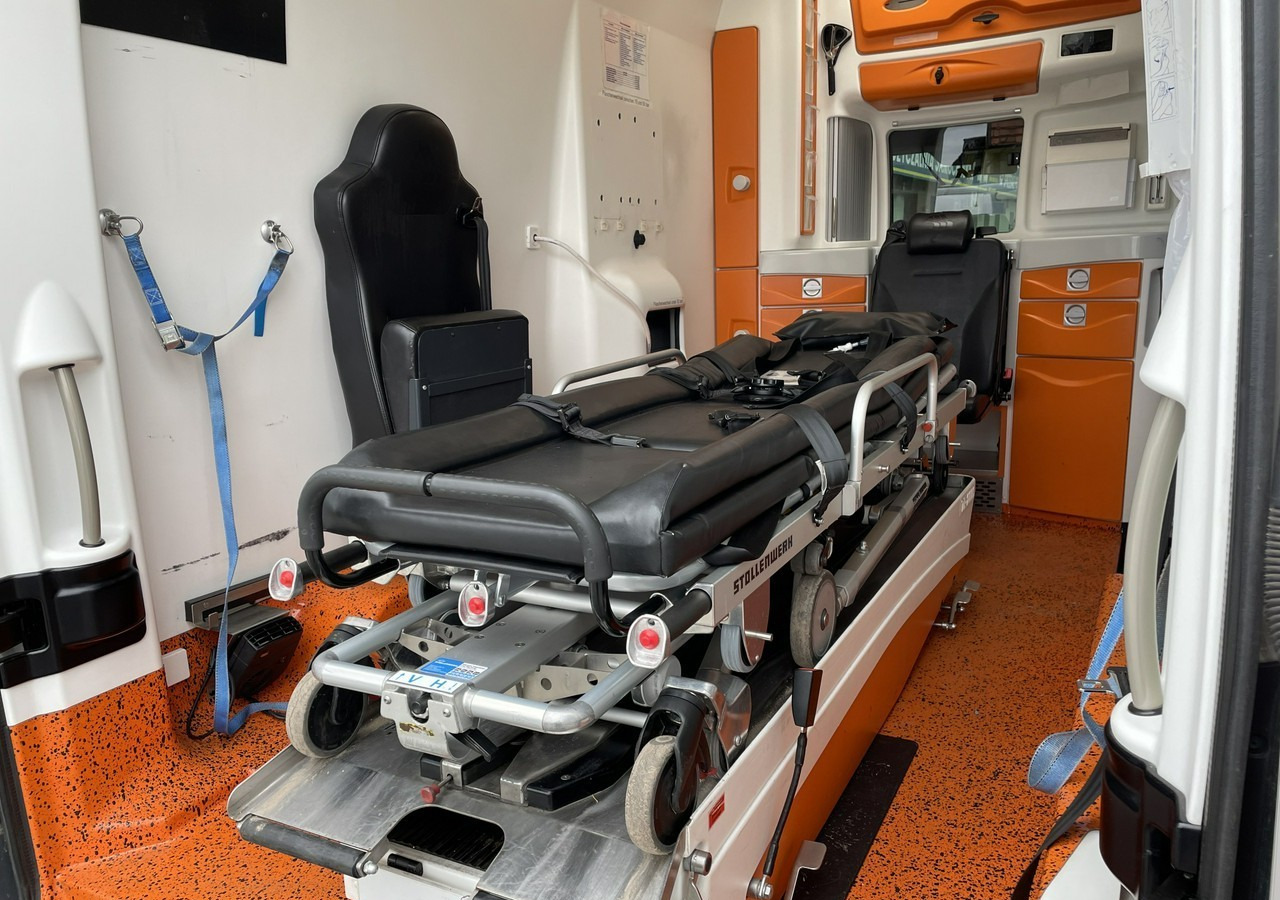 Vozilo hitne pomoći Volkswagen Crafter Crafter 2.0-163KM Karetka Ambulans Wyposażony Model 2016: slika Vozilo hitne pomoći Volkswagen Crafter Crafter 2.0-163KM Karetka Ambulans Wyposażony Model 2016