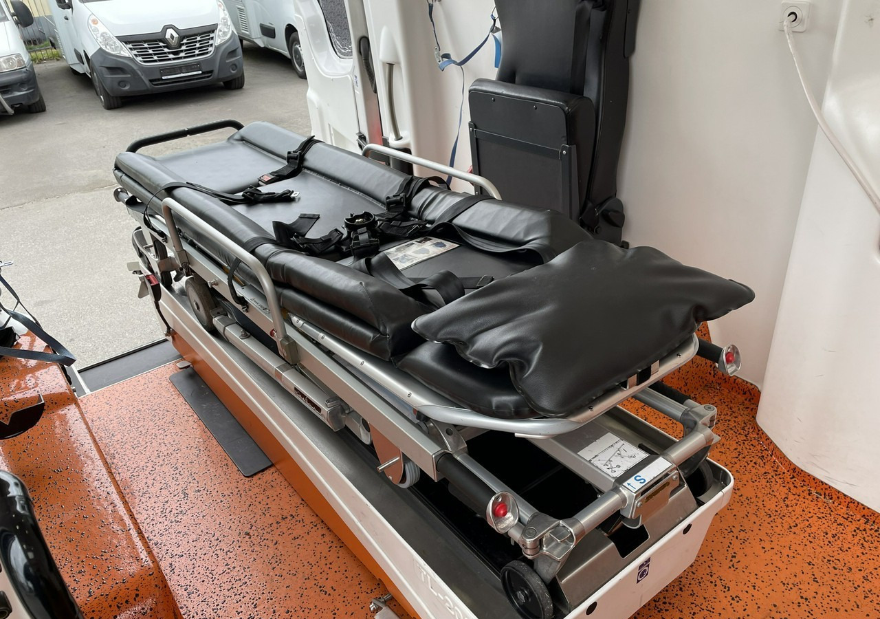 Volkswagen Crafter Crafter 2.0-163KM Karetka Ambulans Wyposażony Model 2016 - Vozilo hitne pomoći: slika Volkswagen Crafter Crafter 2.0-163KM Karetka Ambulans Wyposażony Model 2016 - Vozilo hitne pomoći Volkswagen Crafter Crafter 2.0-163KM Karetka Ambulans Wyposażony Model 2016 - Vozilo hitne pomoći: slika Volkswagen Crafter Crafter 2.0-163KM Karetka Ambulans Wyposażony Model 2016 - Vozilo hitne pomoći