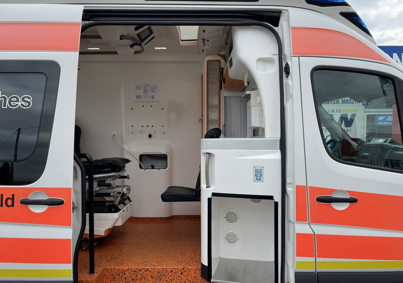 Vozilo hitne pomoći Volkswagen Crafter Crafter 2.0-163KM Karetka Ambulans Wyposażony Model 2016: slika Vozilo hitne pomoći Volkswagen Crafter Crafter 2.0-163KM Karetka Ambulans Wyposażony Model 2016