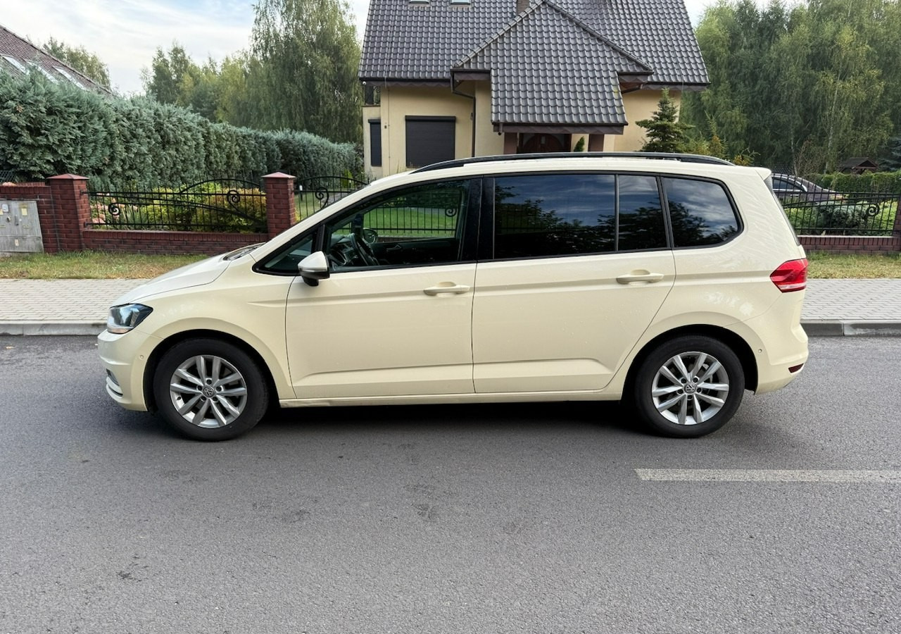 Volkswagen Touran III 2.0 TDI DSG 120 KM Automat 7osobowy Klima Skóra Full Serwis 2020 - Karavan: slika Volkswagen Touran III 2.0 TDI DSG 120 KM Automat 7osobowy Klima Skóra Full Serwis 2020 - Karavan Volkswagen Touran III 2.0 TDI DSG 120 KM Automat 7osobowy Klima Skóra Full Serwis 2020 - Karavan: slika Volkswagen Touran III 2.0 TDI DSG 120 KM Automat 7osobowy Klima Skóra Full Serwis 2020 - Karavan
